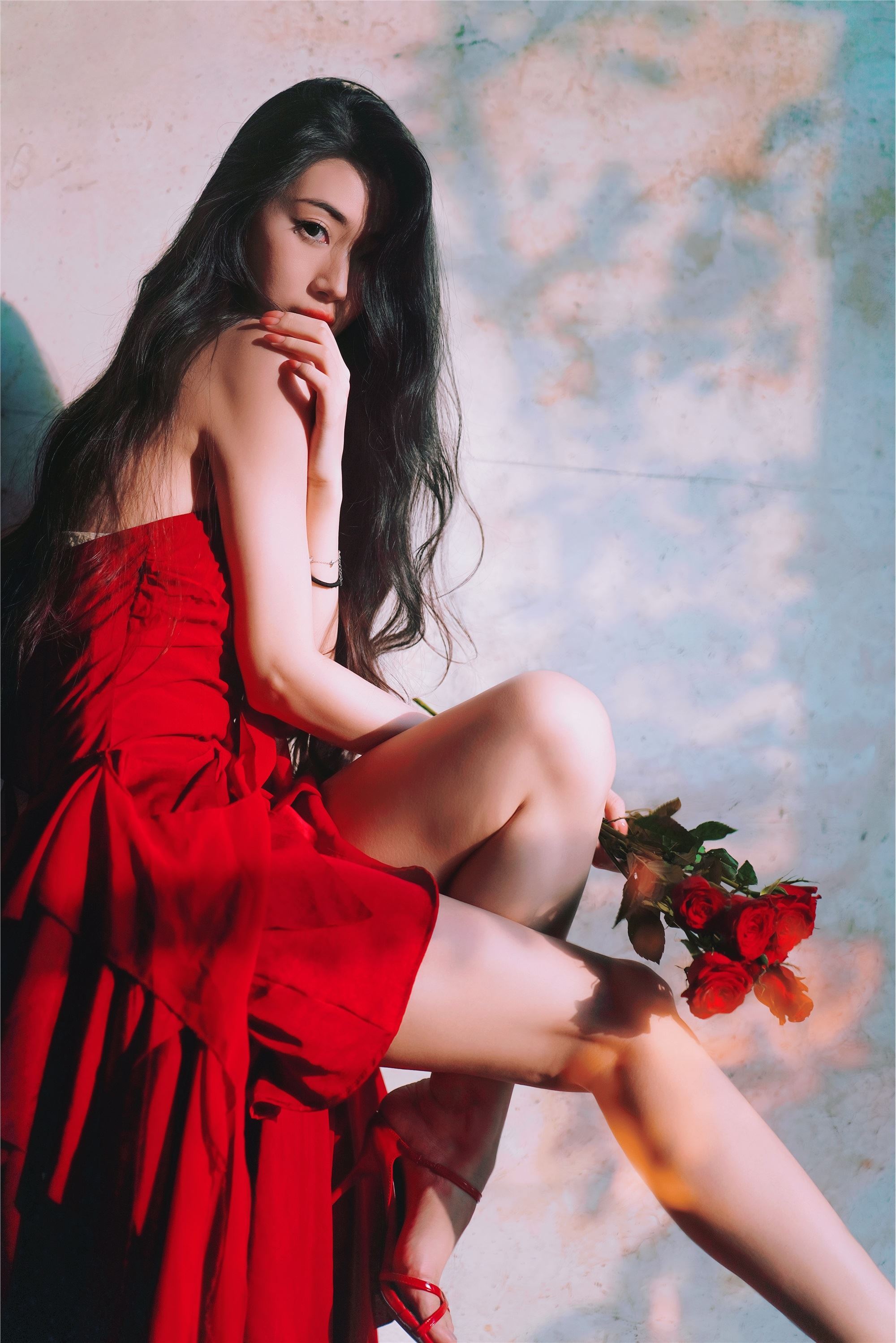 YITUYU艺图语 2025.01.15 魅力火玫瑰，少女璀璨之光 Liya